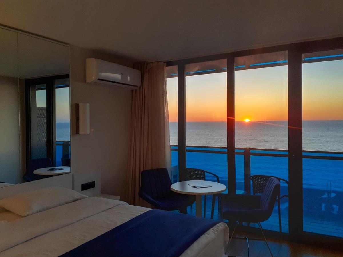 الشقق الفندقية باتوميفي  Only Front Sea View, No Side View, Wonderful Panorama, High Floor, Location Guarantee المظهر الخارجي الصورة